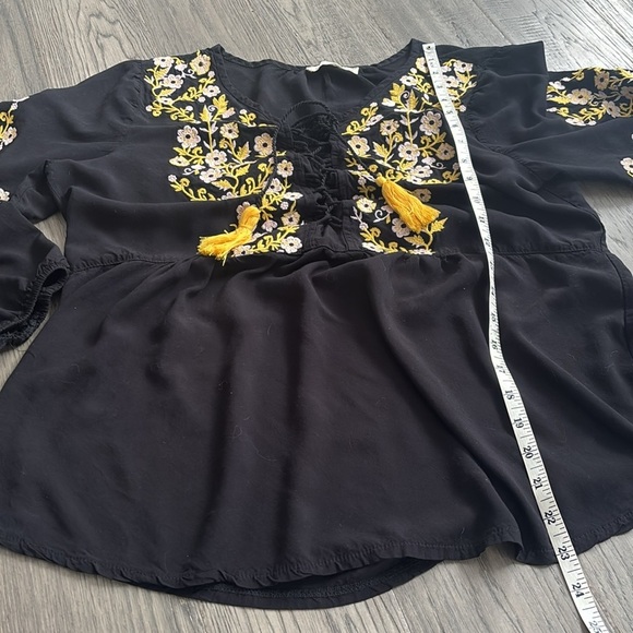 Luna Moon | Yellow and White Floral Embroidered Black Blouse Size Large - Picture 9 of 13